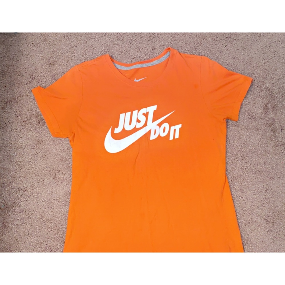 nike t-shirt